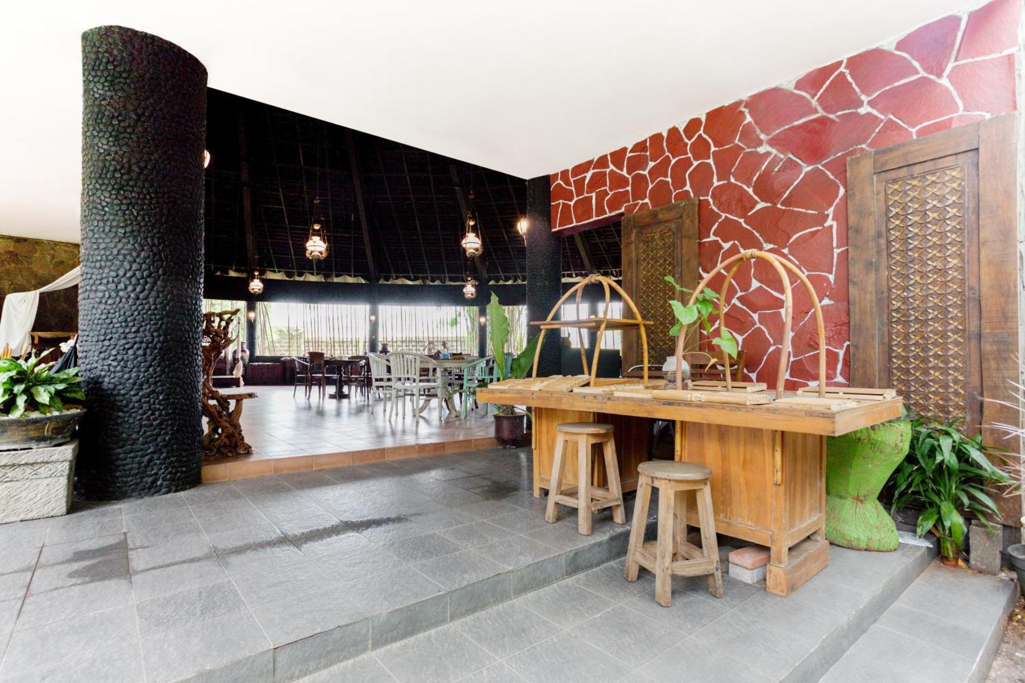 Hotel O Genteng Near Genteng Market Formerly Uno Hotel Surabaya Eksteriør billede